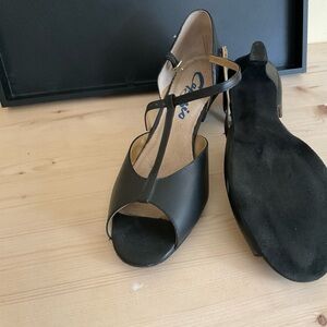 Women shoes for dancing